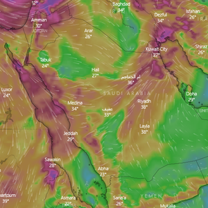 السعودية | كتلة هوائية أقل حرارة تدفع برياح نشطة مثيرة للأتربة  والغبار يوم السبت