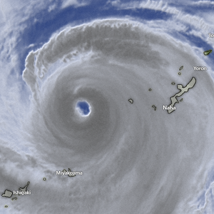 حجمها بحجم الرياض .. قُطر عين إعصار خانون في بحر الصين يتجاوز 35 كم
