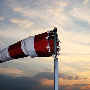 رياح نشطة تهب ليلاً في البادية والجبال خلال يومي الأحد والإثنين