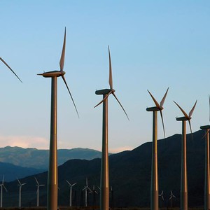 رياح نشطة تزور العديد من المناطق يومي الجمعة والسبت