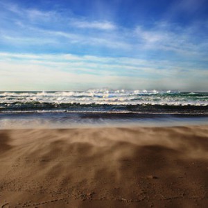 الجُمعة..رياح نشطة وبحر مضطرب وطقس غير مستقر خاصة بالمناطق الغربية والداخلية