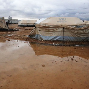 الأمطار تغرق خيام في مخيم الزعتري