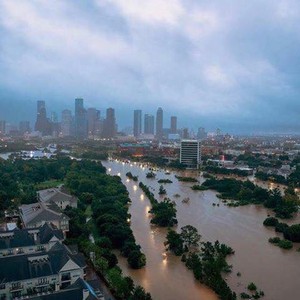 "هارفي" تخلف سيولا مدمرة في هيوستون