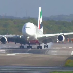 انزلاق أضخم طائرة إماراتية في العالم أثناء الهبوط في ألمانيا