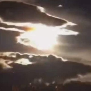 سقوط نيزك متوهج بجنوب غربى الصين خلال الاحتفال بمهرجان القمر