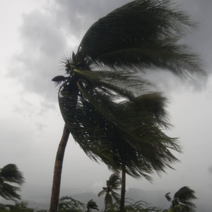 شاهد البث المباشر لتأثيرات الإعصار ماثيو على سواحل ولاية فلوريدا الأمركية  