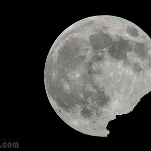 بالصور: كيف ظهر القمر العملاق بعدسة هواة التصوير حول العالم