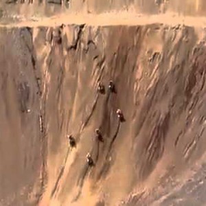 شاهد اخطر سباق للدرجات النارية يمكن أن تراه في حياتك