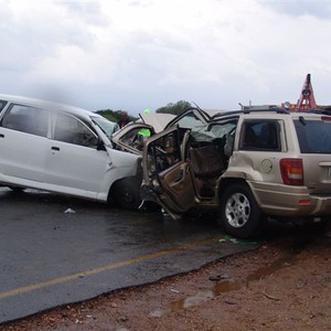 شاهد أبرز واخطر حوادث السير المدمرة التي وثقتها الكاميرات خلال العام 2013 "الجزء الأول" 