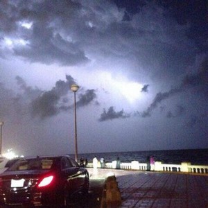 بالصور : أمطار الخير تهطل على جدة 