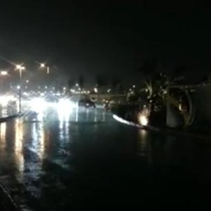 بالفيديو : تساقط أمطار الخير على مدينة جدة - الكورنيش 