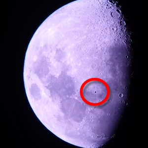 فيديو : سعودي يرصد جسماً غريباً في الفضاء أثناء تصويره للقمر