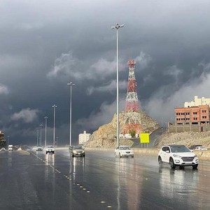 السعودية - النشرة الجوية | أمطار رعدية جنوباً و أجواء صيفية عادية في مختلف المناطق الأيام القادمة