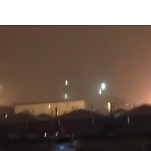 العواصف تحول نهار مكة إلى ليل لليوم الثاني