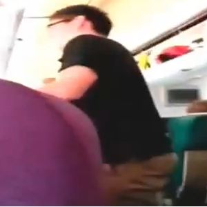 عاجل : شاهد اخر فيديو من داخل الطائرة الماليزية المنكوبة قبل تحطمها