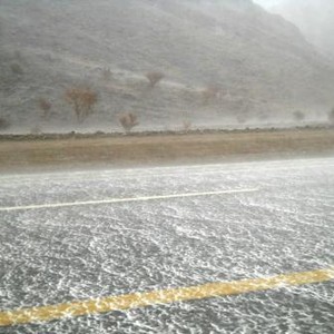 أمطار سقام على طريق العيص ..ما أجمل هذا المشهد بعد طول غياب