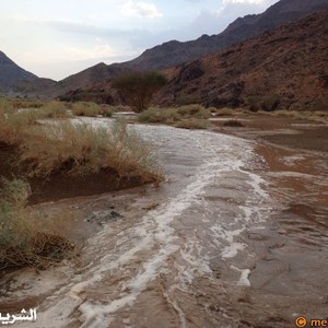 بالصور :تشكُل السيول على طريق خيبر سليلة جهينة في المدينة المنورة