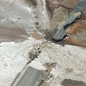 صور مذهلة من الطائرة تظهر تحول الصحراء إلى بحيرات عقب الأمطار