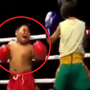 بالفيديو: البكاء ينهي ملاكمة أطفال !