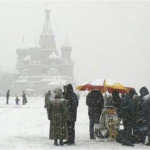 بالفيديو : ثلوج مُبكرة تُفاجئ سُكان العاصمة الروسية موسكو