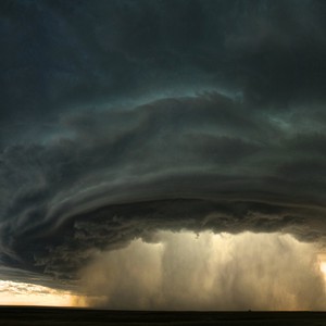 بالفيديو :تصوير مُذهل للعواصف الرعدية بوجهها الجميل.. ووجهها المُخيف
