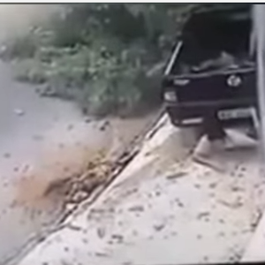 بالفيديو: نجاة 3 أشخاص من الدهس بأعجوبة في البرازيل