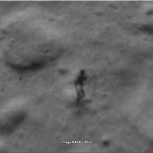 شاهد ماذا يحدث عند عصر منشفة مبللة بالفضاء