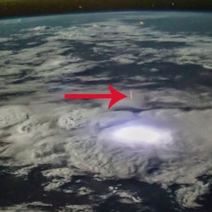 ناسا ترصد ظاهرة البرق الأحمر فوق أستراليا