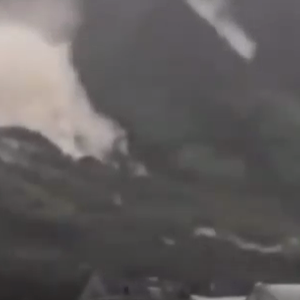 الصين.. انهيار أرضي يدفن قرية في لحظات