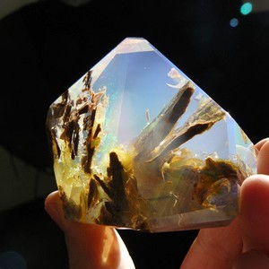 بالصور : الأوبال .. أجمل حجر كريم قد تراه في حياتك