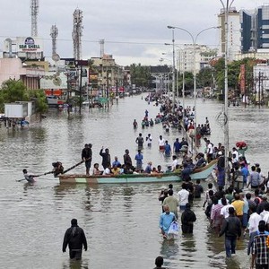 مقتل 323 شخصاً على الأقل جراء فيضانات عارمة اجتاحت جنوب الهند