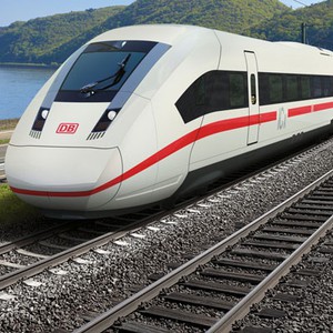 ردة فعل غير مُتوقعة لركاب قطار بعد إغماء أحدهم ! 