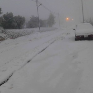 عاصفة جنى : مشاهد من بدء تراكُم الثلوج في مرتفعات شمال ووسط المملكة