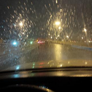 بالفيديو : تساقط الامطار على الرياض لأول مرة منذ 5 أشهر