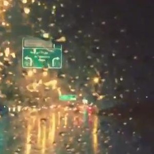 بالفيديو : أجواء شتوية ماطرة في الرياض 