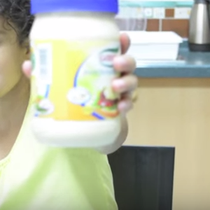 بالفيديو: دعوا أبناءكم يشاركون بإعداد وجباتهم المدرسية