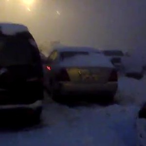 فيديو : شباب سعوديين محتجزين في ثلوج الأردن .. بعد أن ذهبوا لرؤية الثلج