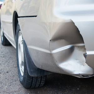 كيف تصلح صدمات السيارة باستخدام مجفف الشعر 