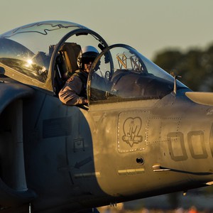 "كرسي" ينقذ طائرة حربية من التحول إلى حطام باللحظة الأخيرة   