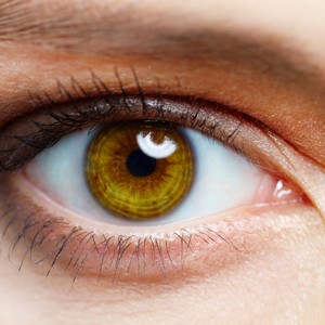 استخراج دودة بطول ثعبان من عين مواطنة سعودية