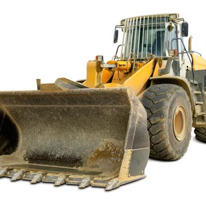 في روسيا.. آلية ثقيلة تعبر جسراً خشبياً