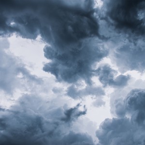 بالفيديو: أمطار غزيرة تحجب الرؤية في بعض مناطق الباحة عصر أمس 