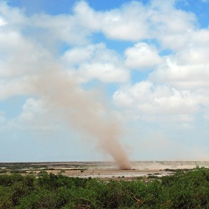 زوبعة رملية تضرب منطقة أنيرو بأستراليا