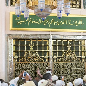 مقابلة جميلة مع حارس بيت وقبر الرسول صلى الله عليه وسلم خلال الـ 35 الماضية 