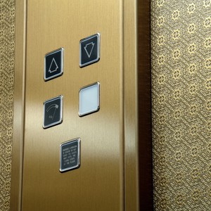 شاهد أسرع مصعد في أبوظبي يهوي 85 طابق بـ 50 ثانية فقط 