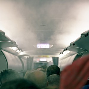 لحظة انفجار محرّك طائرة ألمانية بعد إقلاعها بلحظات من مطار بيروت 