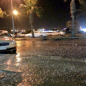بالصور : تساقُط كثيف للبرد على طبرجل مع سماع دوي الرعد