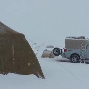 فيديو : شاهد قوة العاصفة الثلجية التي ضربت مرتفعات تبوك شمال السعودية