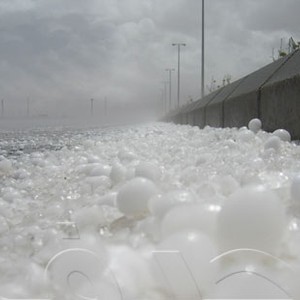 عاصفة بردية تاريخية تضرب طريق الرياض – الطائف وتُحطم زجاج المركبات