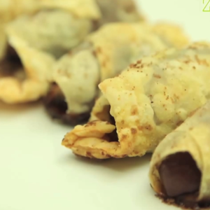 طريقة عمل فطائر التفاح السهلة بالفيديو